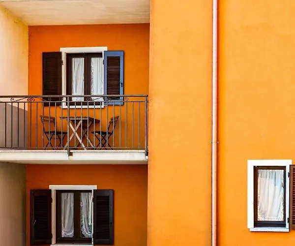 Residenza A Schiera Vista Ferienhaus Feriolo